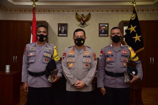 Kapolri Jenderal Listyo Beri Penghargaan kepada 6 Anggota Polda Maluku
