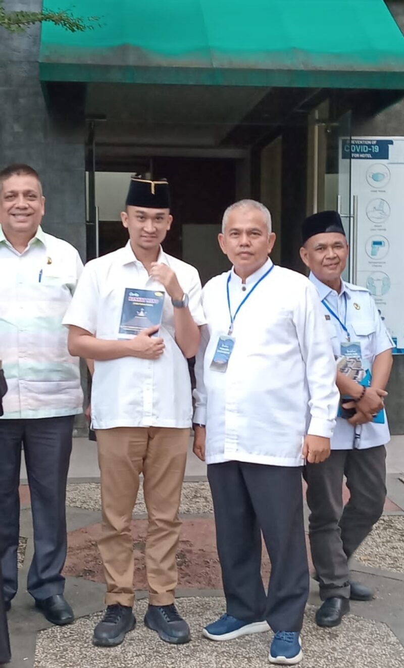 Ketua DPW IMO Sumut, HA Nuar Erde bersama Dt Adil Haberham, Ketua FPBD Sumut, Sultan Deli, Tuanku Mahmud Arya Lamantjiji dan Wakil Ketua DPW IMO Sumut Harun Al Rasyid.