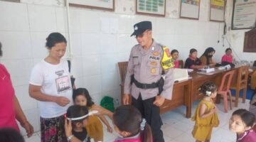 Sambangi Kegiatan Posyandu di Banjar Selati, Bhabinkamtibmas Berikan Himbauan Kamtibmas