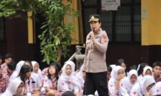Police Goes To School: Polres Metro Jakarta Barat Bentuk Karakter Pelajar yang Tangguh dan Berprestasi