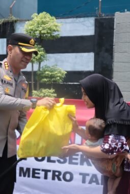 Wujud Kepedulian, Kapolres Metro Tangerang Kota Gelar Jum’at Peduli di Polsek Benda