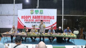 Kapolres Metro Tangerang Kota Kombes Pol Dr. Raden Muhammad menggelar Kegiatan bertajuk Ngopi Kamtibmas bersama jajaran Polsek Jatiuwung 