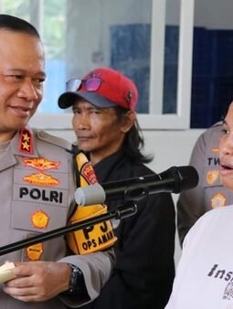 Orang Tua Senang Anaknya Dapat MBG dari SPPG Polda Metro: Menu Variatif