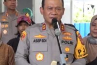 Kapolda Metro Jaya Irjen Pol. Asep Edi Suheri meninjau dapur Satuan Pelayanan Pemenuhan Gizi (SPPG) di Palmerah dan Daan Mogot untuk memastikan standar higienitas dan keamanan pangan terpenuhi demi mendukung program pemerintah menuju Indonesia Emas 2045.