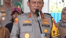 Kapolda Metro Jaya Irjen Pol. Asep Edi Suheri meninjau dapur Satuan Pelayanan Pemenuhan Gizi (SPPG) di Palmerah dan Daan Mogot untuk memastikan standar higienitas dan keamanan pangan terpenuhi demi mendukung program pemerintah menuju Indonesia Emas 2045.