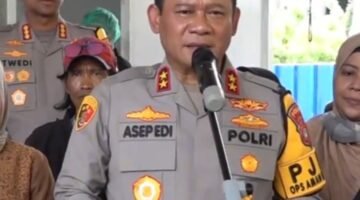 Kapolda Metro Jaya Irjen Pol. Asep Edi Suheri meninjau dapur Satuan Pelayanan Pemenuhan Gizi (SPPG) di Palmerah dan Daan Mogot untuk memastikan standar higienitas dan keamanan pangan terpenuhi demi mendukung program pemerintah menuju Indonesia Emas 2045.
