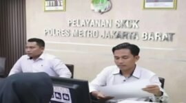 Petugas pelayanan SKCK Polres Metro Jakarta Barat melayani masyarakat dengan ramah dan cepat di ruang pelayanan publik. Pelayanan berbasis digital mempermudah warga dalam pengajuan maupun perpanjangan SKCK (Foto.Istimewa)