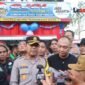 Kapolres Metro Tangerang Kota, Kombes Pol Dr. Raden Muhammad Jauhari bersama pengusaha Jhon LBF dan perwakilan komunitas ojek online meresmikan launching Ojol Mart ke-2 yang berlokasi di Jalan Daan Mogot, Pemda Lama, depan Satpas Polres Metro Tangerang Kota, sebagai wujud sinergi Polri dengan mitra Ojol dalam pemberdayaan ekonomi dan menjaga Kamtibmas. (Dok.Istimewa)
