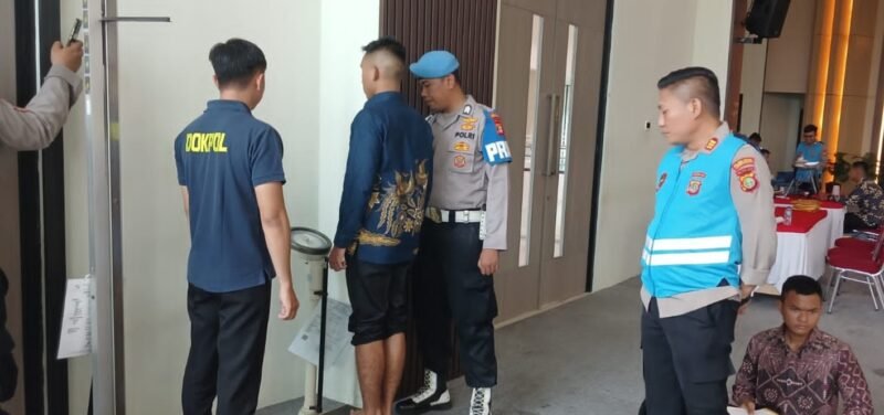 Panitia Bantuan Penerimaan (Pabanrim) Bintara Brimob Tahun 2025 Polres Metro Tangerang Kota menggelar proses rekrutmen Bintara Brimob mulai dari pendaftaran secara online, verifikasi berkas administrasi, hingga pengukuran tinggi dan berat badan pada tahap pemeriksaan awal