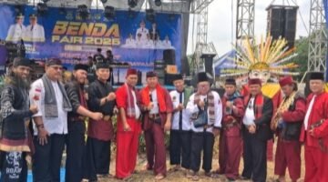 Bersama para pendekar, Rojali–Japra Meriahkan Hari Terakhir Benda Fair 2025 Lewat Atraksi Seni Bela Diri