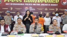 konferensi Pers Polres Metro Jakarta Barat peredaran sabu seberat 19 kilogram (Lensapolri.com/kbr)