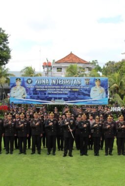 Polres Tabanan Gelar Upacara Bendera Peringatan Hari Ibu ke-97, Teguhkan Peran Strategis Perempuan bagi Bangsa