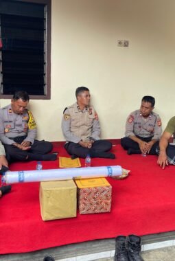 Polres Bangli Turut Berduka Cita, Melayat ke Rumah Duka Keluarga Brigadir Ade Nelis Budiarta