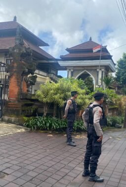 Hadir di Tengah Umat, Raimas Polres Badung Kawal Keamanan Ibadah Natal di Abianbase