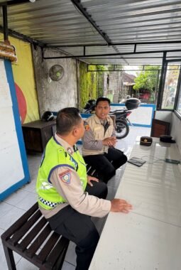 Perkuat Mental Personel, Kapolsek Kerambitan Dampingi Anggota Pos Radio Global