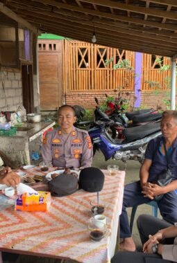 Patroli Dialogis Kapolsek Pupuan, Dukung Usaha Kopi Lokal dan Jaga Kondusivitas Wilayah