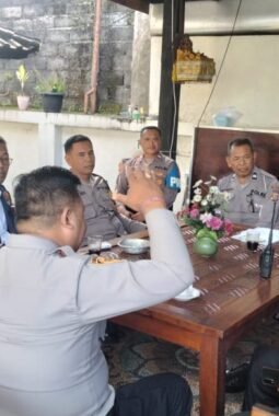 Kapolsek Selemadeg Timur Pimpin Anev dan Jam Pimpinan, Tekankan Kesiapsiagaan Personel Hadapi Cuaca Ekstrem dan Nataru