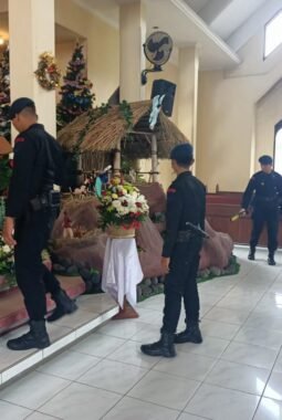 Pastikan Natal Berjalan Khidmat, Polres Badung Lakukan Sterilisasi Gereja Secara Menyeluruh