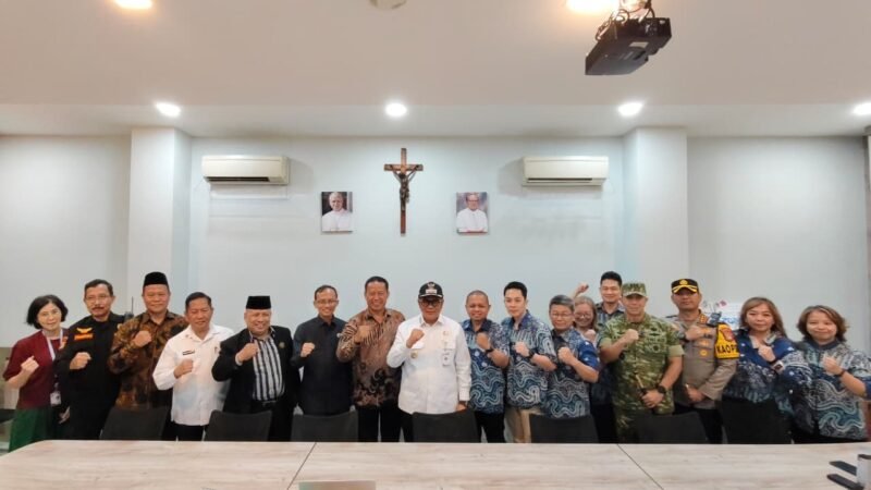 Kapolres Metro Tangerang Kota Tinjau Gereja dan Pos Pam Ops Lilin Jaya 