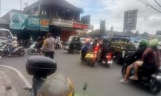 Dukung Kamseltibcar Lantas Saat Libur Natal, Personel Polsek Abiansemal Turun ke Jalan
