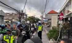 Respons Cepat Antisipasi Macet, Ipda Sutarja dan Linmas Turun Langsung di Simpang Shortcut Canggu