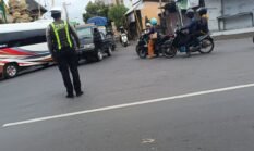 Dukung Mobilitas Masyarakat, Personel Polsek Abiansemal Laksanakan Pengaturan Lalin Sore