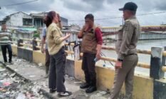 DLH kabupaten Tangerang Mulai Bersihkan Tumpukan Sampah Dibawah Jembatan Kali Dadap