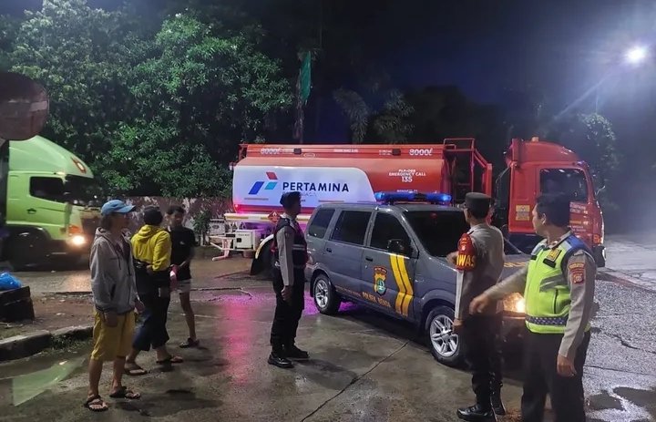 Personel Polsek Benda saat melakukan patroli mobile di jalan Atang Sanjaya (Dok.Ist)