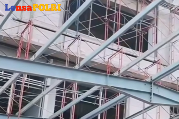 Proyek pembangunan SMA Kemala Taruna Bhayangkara (KTB) yang berlokasi di Gunung Sindur, Kabupaten Bogor