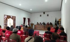 Bhabinkamtibmas Desa Peninjoan Hadiri Rapat Koordinasi dan Sosialisasi Pengelolaan Sampah