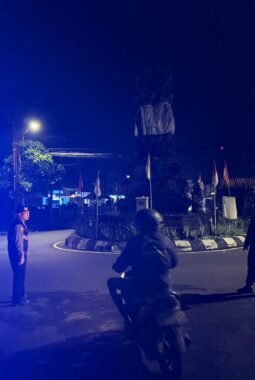Sat Samapta Polres Bangli Laksanakan Pergelaran Blue Light Patrol di Pusat Keramaian Kota Bangli pada Malam Hari