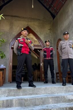 Terjaminnya Kenyamanan Peribadatan Umat Kristiani, Sat Samapta Laksanakan Pengamanan di Gereja Marga Rahayu Bangli