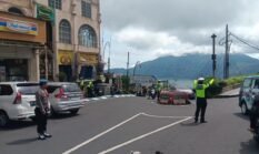 Personel Polres Bangli Berikan Atensi Penuh Kunjungan Wisatawan di Obyek Wisata Penelokan Kintamani