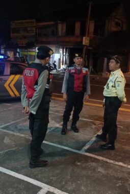 Hadir di Tengah Masyarakat, Patroli Biru Polres Badung Jaga Keamanan Dini Hari