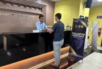 Personel Satlantas Polres Badung melaksanakan kegiatan Polantas Menyapa di salah satu fasilitas (Gede Gading/Hms)