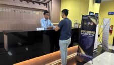 Personel Satlantas Polres Badung melaksanakan kegiatan Polantas Menyapa di salah satu fasilitas (Gede Gading/Hms)