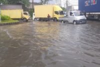 Kondisi Jalan Atang Sanjaya Tangerang yang Kerap Banjir dan Rusak 
