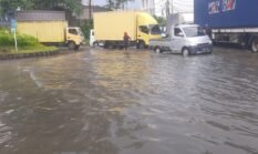 Warga Keluhkan Jalan Atang Sanjaya Tangerang Kerap Banjir dan Jalan Rusak
