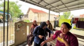 Sidokkes Polres Metro Tangerang Kota Beri Layanan Kesehatan Warga Terdampak Banjir di Benda