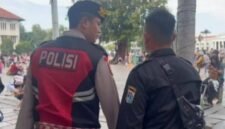 Unit Samapta Polsek Tamansari Polres Jakarta Barat melaksanakan kegiatan patroli dialogis dan sambang jalan kaki di kawasan Taman Fatahillah, Kota Tua (Foto.Istw)