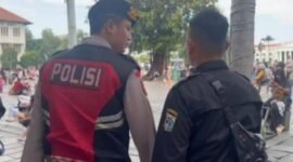 Unit Samapta Polsek Tamansari Polres Jakarta Barat melaksanakan kegiatan patroli dialogis dan sambang jalan kaki di kawasan Taman Fatahillah, Kota Tua (Foto.Istw)