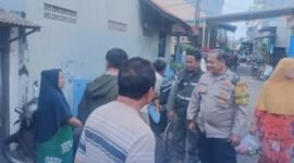 Bhabinkamtibmas Koja Sambangi Rumah Miring Milik Warga Jakut (Foto:Istw)