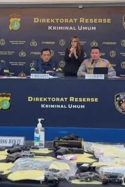 Polisi  Bongkar Jaringan Senpi Rakitan yang Dijual Secara Online