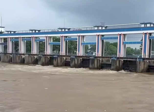 Heboh Bunyi Sirine Pintu Air 10 Tangerang Terdengar Keras (Foto. Tangkapan layar video viral)
