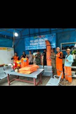 Bhabinkamtibmas dan Tiga Pilar Perkuat Koordinasi Wilayah di Posko Bencana