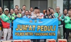 Peduli Mitra Transportasi Online, Kapolres Metro Tangerang Kota Salurkan 50 Paket Sembako