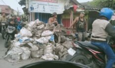 Gegara Proyek Galian di Tegal Alur, Kemacetan Parah dan Omset Pedagang Merosot