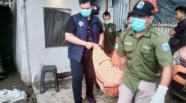 Seorang pria ditemukan tewas dalam kondisi tergantung di sebuah rumah kontrakan di kalideres 