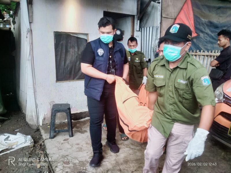 Seorang pria ditemukan tewas dalam kondisi tergantung di sebuah rumah kontrakan di kalideres 