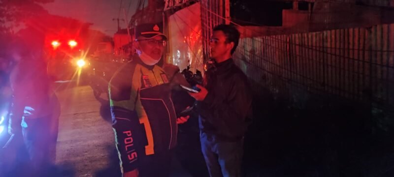 Kapolsek Benda AKP Sriyono saat di lokasi kebakaran di Jalan Prancis Tangerang (Foto: Deryy)